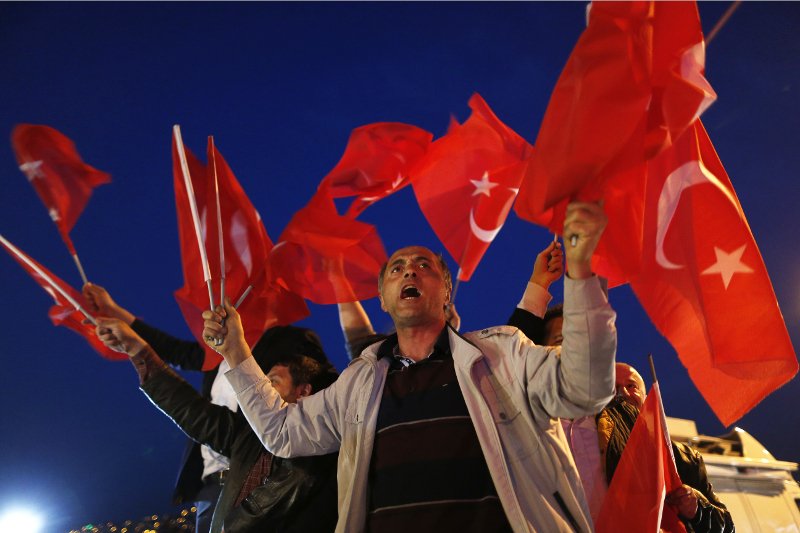 Στους δρόμους «ξεχύθηκαν» οι οπαδοί του Ερντογάν -Ισχυρά τα μέτρα ασφαλείας [εικόνες] | iefimerida.gr 2