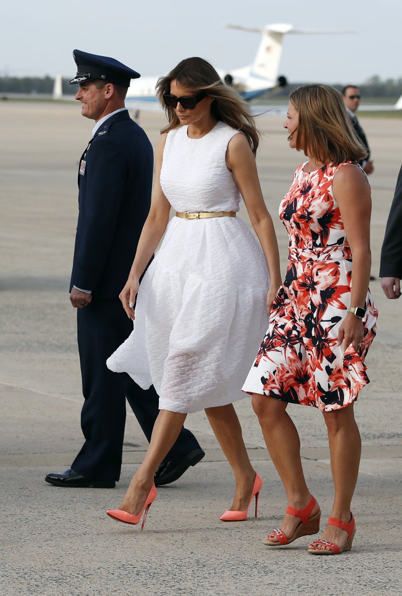 Πάσχα στη Φλόριντα για την οικογένεια Τραμπ -Εντυπωσιακή Μελάνια στα λευκά [εικόνες]  | iefimerida.gr 1