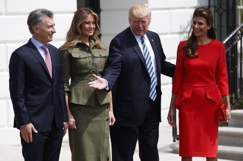 «Φωτιά» στα κόκκινα η Πρώτη Κυρία της Αργεντινής -Ο Τραμπ δεν έπαιρνε τα χέρια του από τη μέση της [εικόνες] | iefimerida.gr 4