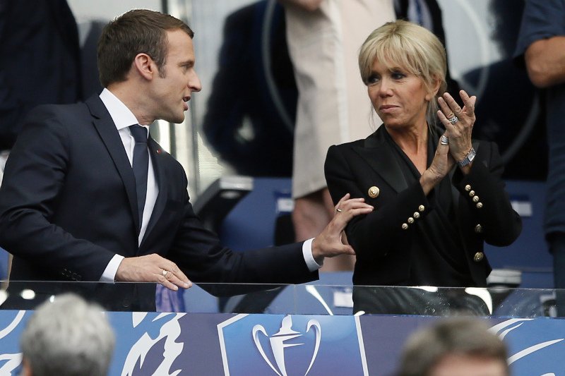 Η Μπριζίτ Μακρόν είναι η «θεά» των Γάλλων σχεδιαστών, την αποθεώνουν: «Η ενσάρκωση του γαλλικού στιλ» [εικόνες] | iefimerida.gr 0