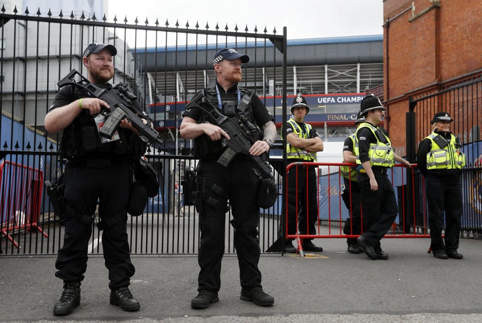 «Φρούριο» το Κάρντιφ ενόψει τελικού -6.000 αστυνομικοί και κλειστή η οροφή [εικόνες] | iefimerida.gr 1