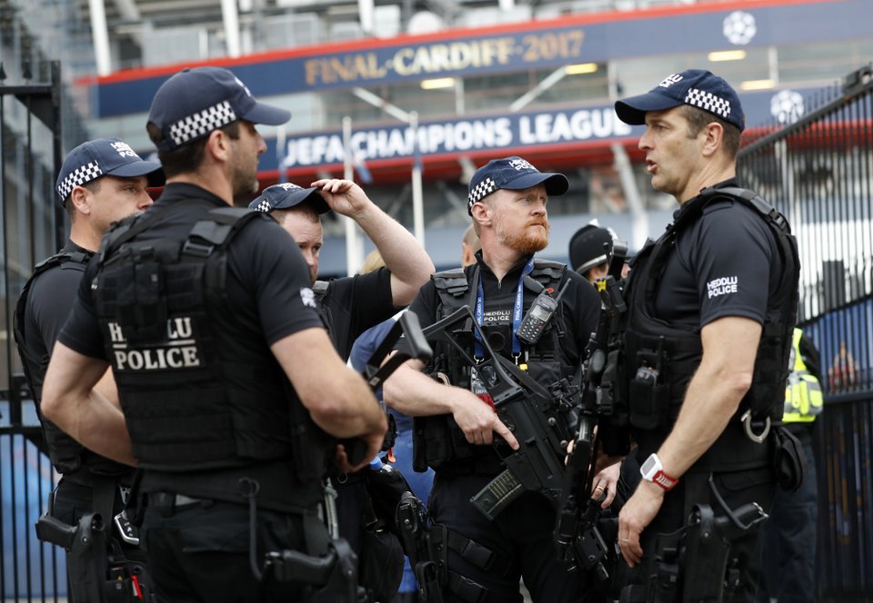 «Φρούριο» το Κάρντιφ ενόψει τελικού -6.000 αστυνομικοί και κλειστή η οροφή [εικόνες] | iefimerida.gr 0