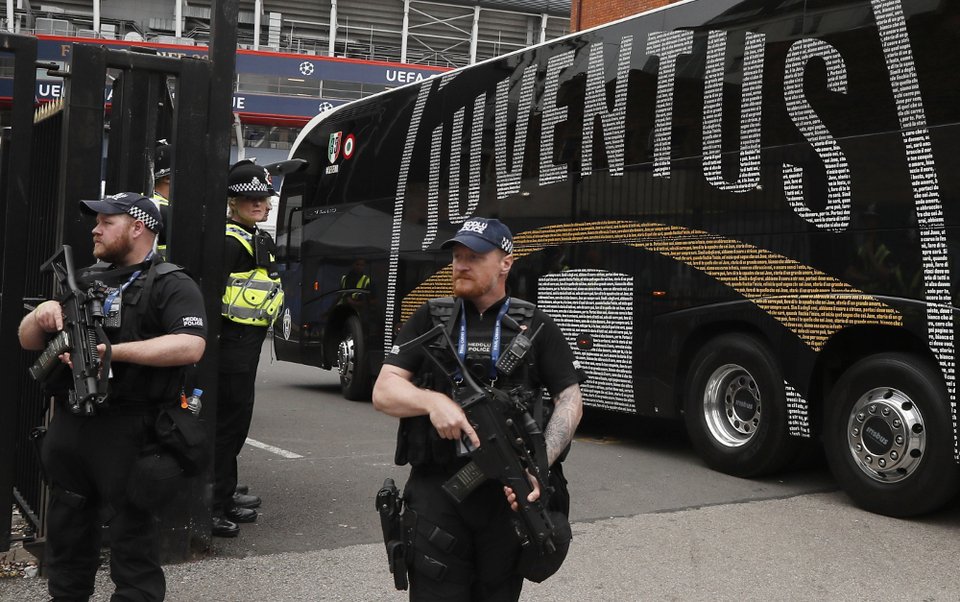 «Φρούριο» το Κάρντιφ ενόψει τελικού -6.000 αστυνομικοί και κλειστή η οροφή [εικόνες] | iefimerida.gr 2