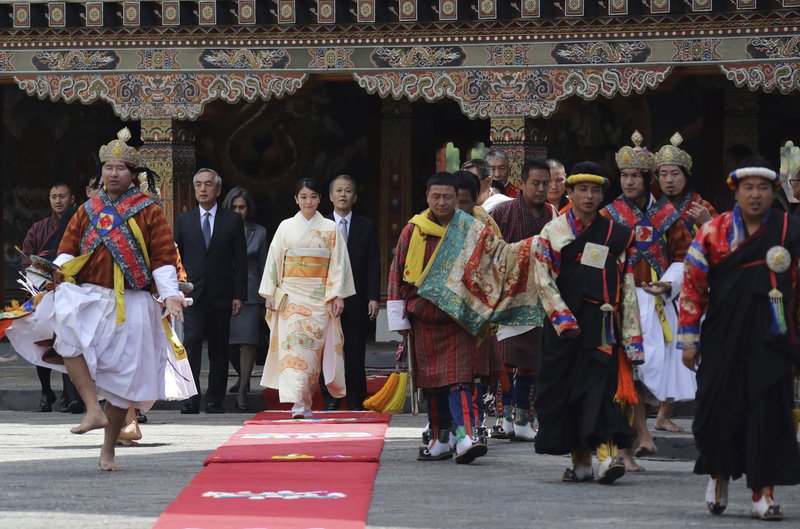 Η πριγκίπισσα Μάκο δεν αφήνει λεπτό μόνο του τον αυτοκράτορα της Ιαπωνίας [εικόνες] | iefimerida.gr 2