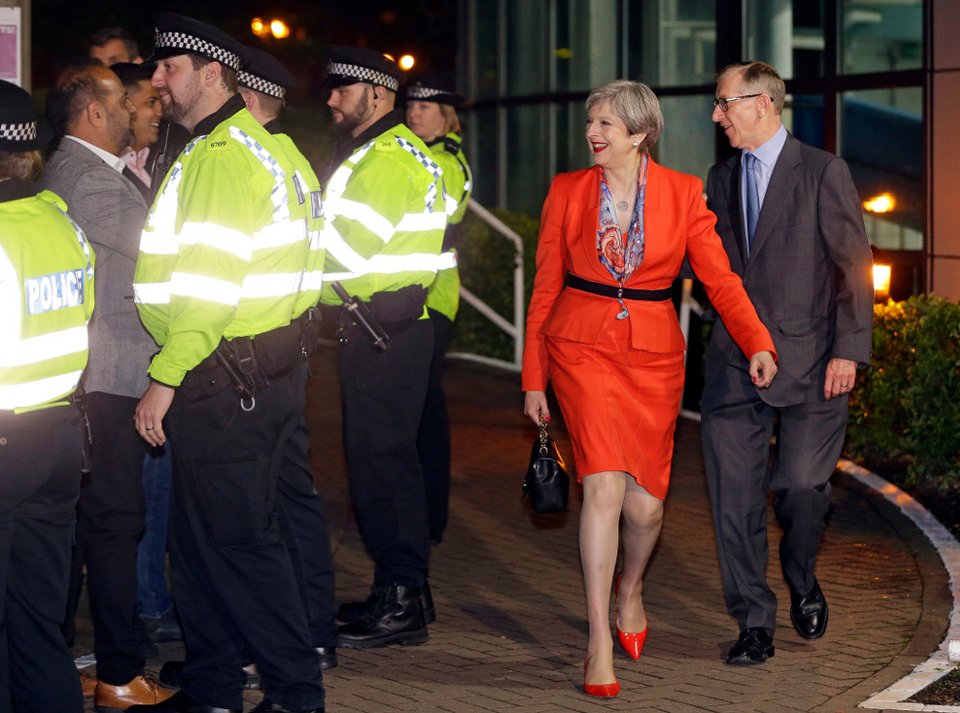 Με «παγωμένο» χαμόγελο εμφανίστηκε η Τερέζα Μέι -«Οι Συντηρητικοί θα διασφαλίσουν τη σταθερότητα» [εικόνες] | iefimerida.gr 2