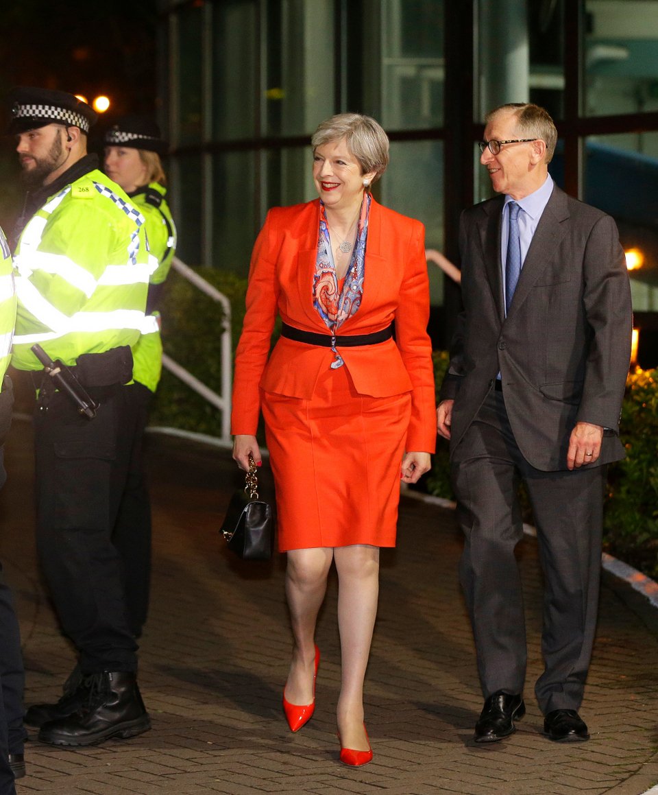 Με «παγωμένο» χαμόγελο εμφανίστηκε η Τερέζα Μέι -«Οι Συντηρητικοί θα διασφαλίσουν τη σταθερότητα» [εικόνες] | iefimerida.gr 1