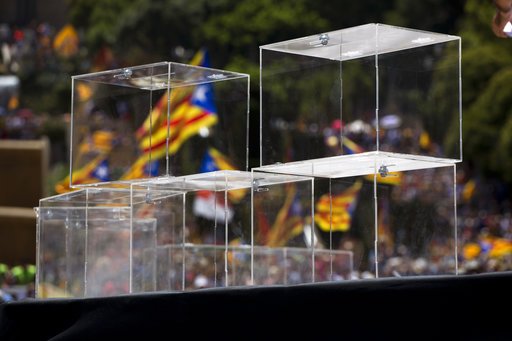 Χιλιάδες Καταλανοί συγκεντρώθηκαν στη Βαρκελώνη -Θέλουν δημοψήφισμα για ανεξαρτησία [εικόνες] | iefimerida.gr 3