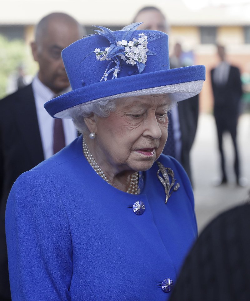 Οπως η μητέρα του: Ο Γουίλιαμ σπάει το βασιλικό πρωτόκολλο -Η τρυφερή αγκαλιά σε επιζήσασα από τον πύργο στο Λονδίνο [εικόνες] | iefimerida.gr 3