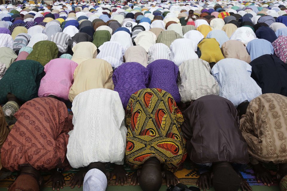 Ο Τραμπ αγνοεί παράδοση 20 ετών -Δεν θα κάνει δείπνο για το τέλος του Ραμαζανιού στον Λευκό Οίκο [εικόνες] | iefimerida.gr 0