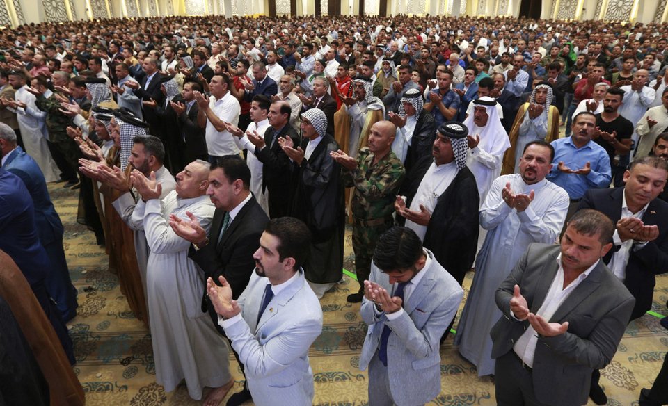 Ο Τραμπ αγνοεί παράδοση 20 ετών -Δεν θα κάνει δείπνο για το τέλος του Ραμαζανιού στον Λευκό Οίκο [εικόνες] | iefimerida.gr 1