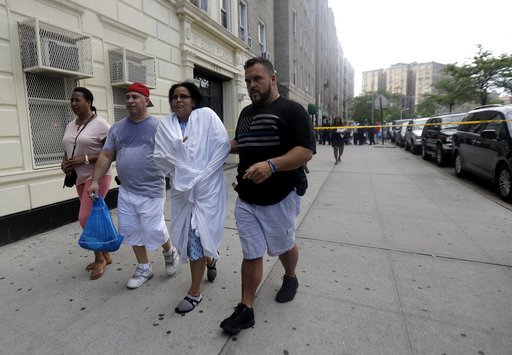 Ν. Υόρκη: Απολυμένος γιατρός άνοιξε πυρ σε νοσοκομείο -1 νεκρή, 6 τραυματίες [εικόνες & βίντεο] | iefimerida.gr 1