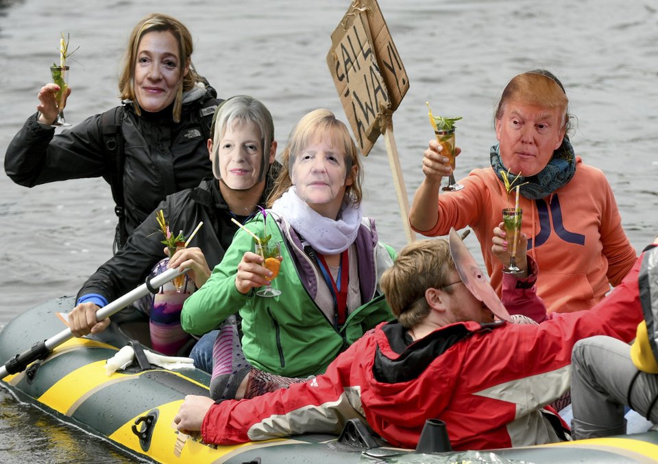 Εντυπωσιακό! 10.000 Γερμανοί διαμαρτύρονται για τη διεξαγωγή της G20 -Σε στεριά και θάλασσα [εικόνες]  | iefimerida.gr 3