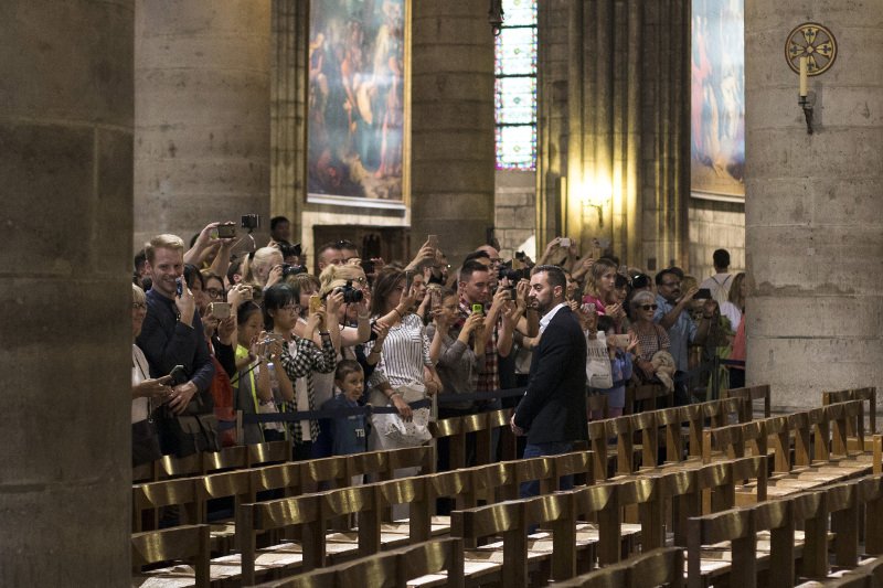 Μπριζίτ και Μελάνια κάνουν βόλτα στον Σηκουάνα και την Παναγία τον Παρισίων -Ξετρελάθηκαν οι τουρίστες [εικόνες] | iefimerida.gr 2