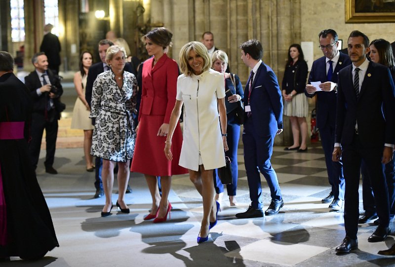 Μπριζίτ και Μελάνια κάνουν βόλτα στον Σηκουάνα και την Παναγία τον Παρισίων -Ξετρελάθηκαν οι τουρίστες [εικόνες] | iefimerida.gr 1