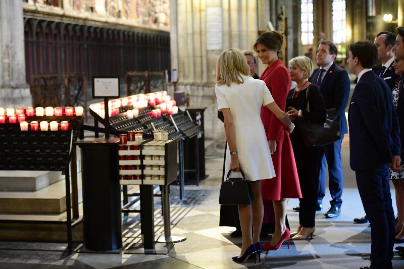 Μπριζίτ και Μελάνια κάνουν βόλτα στον Σηκουάνα και την Παναγία τον Παρισίων -Ξετρελάθηκαν οι τουρίστες [εικόνες] | iefimerida.gr 0