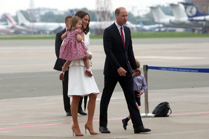 Η Κέιτ Μίντλετον «παίζει» με τη διπλωματία της μόδας -Με φόρεμα Πολωνής σχεδιάστριας στη Βαρσοβία [εικόνες] | iefimerida.gr 0