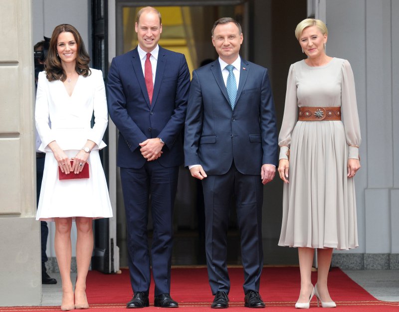 Η Κέιτ Μίντλετον «παίζει» με τη διπλωματία της μόδας -Με φόρεμα Πολωνής σχεδιάστριας στη Βαρσοβία [εικόνες] | iefimerida.gr 1