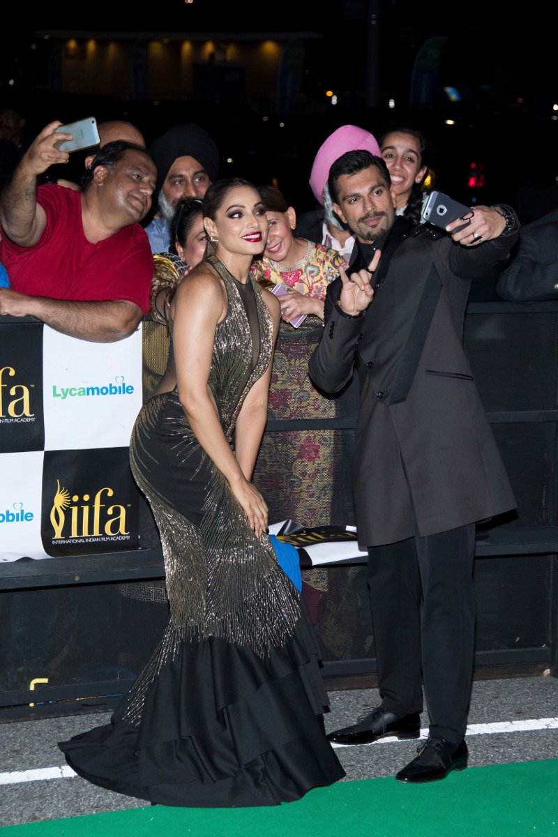 Τα Οσκαρ του Μπόλιγουντ: Σόου υπερπαραγωγή με στρας, κρόσσια, έντονα χρώματα και λατρεία για τους ηθοποιούς [εικόνες] | iefimerida.gr 3