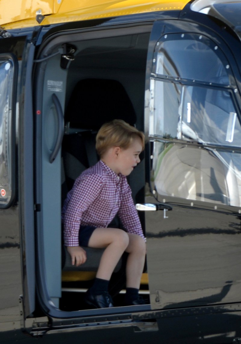 Εγινε viral: Η νευριασμένη πριγκίπισσα Σάρλοτ σκοντάφτει και βάζει τα κλάματα [εικόνες & βίντεο] | iefimerida.gr 0