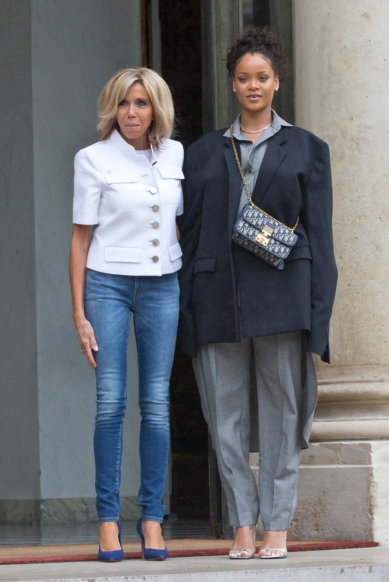 Μια ασυνήθιστη συνάντηση στο Ελιζέ -Η χαλαρή Μπριζίτ και η Ριάνα με το τεράστιο κοστούμι [εικόνες] | iefimerida.gr 4