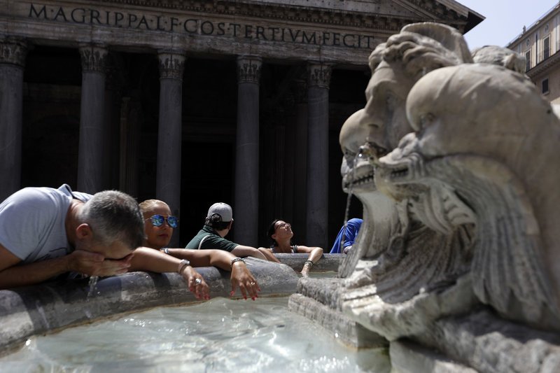  «Βράζει» η Ευρώπη καθώς εντείνεται το κύμα καύσωνα -Ελιωσε η άσφαλτος στην Ολλανδία! [εικόνες & βίντεο]  | iefimerida.gr 7