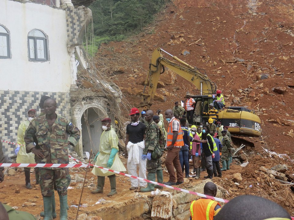 Θρήνος από τις πλημμύρες στη Σιέρα Λεόνε: 400 νεκροί -600 αγνοούμενοι [εικόνες]  | iefimerida.gr 3