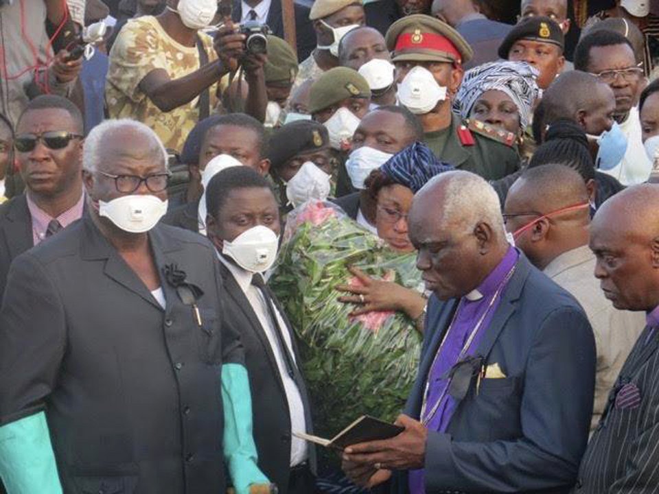 Θρήνος από τις πλημμύρες στη Σιέρα Λεόνε: 400 νεκροί -600 αγνοούμενοι [εικόνες]  | iefimerida.gr 2