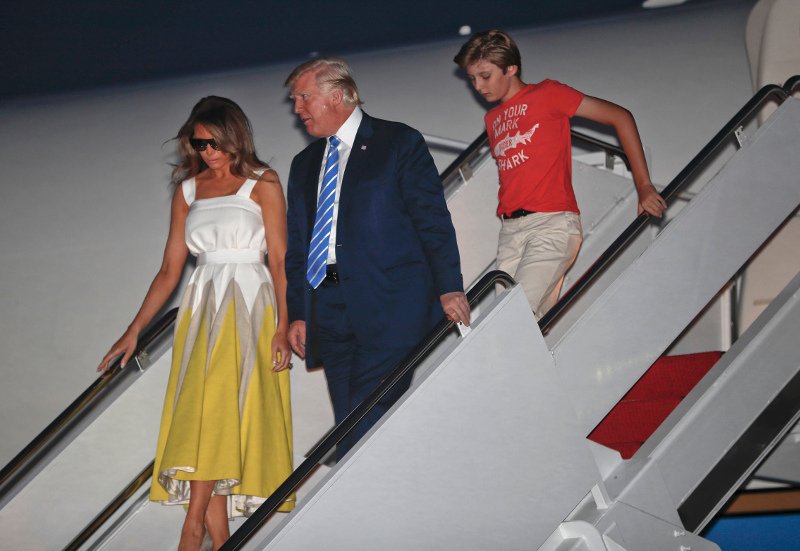 Το φόρεμα των 2.700 ευρώ της Μελάνια Τραμπ που έγινε ανάρπαστο [εικόνες] | iefimerida.gr 0