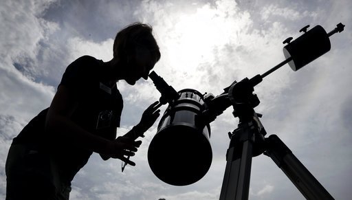 Εντυπωσιακές εικόνες από την ολική έκλειψη ηλίου -Εκατομμύρια κόσμος την απόλαυσε [βίντεο] | iefimerida.gr 15