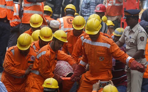 Ινδία: Κατέρρευσε τετραόρωφο κτίριο -Τουλάχιστον 18 νεκροί [εικόνες & βίντεο]  | iefimerida.gr 6
