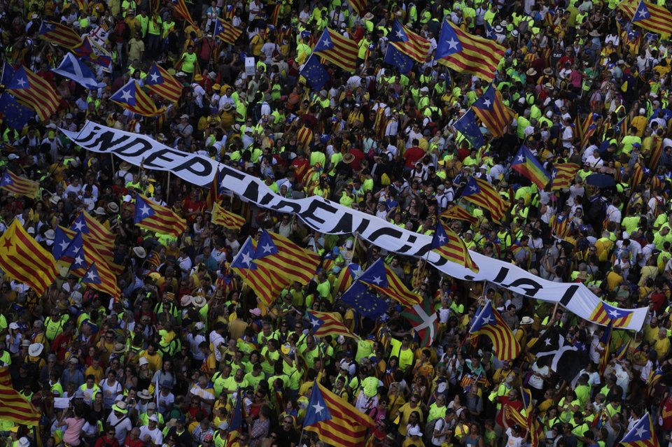 Η Μαδρίτη έκλεισε τον ιστότοπο για το δημοψήφισμα -Θα διεξαχθεί κανονικά, λέει ο Καταλανός πρόεδρος | iefimerida.gr 0