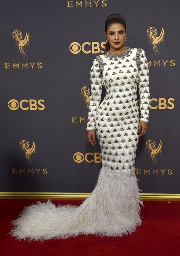 Οι κακοντυμένες των βραβείων Emmy -Εμφανίσεις ηθοποιών αποθέωση του κιτς [εικόνες] | iefimerida.gr 4