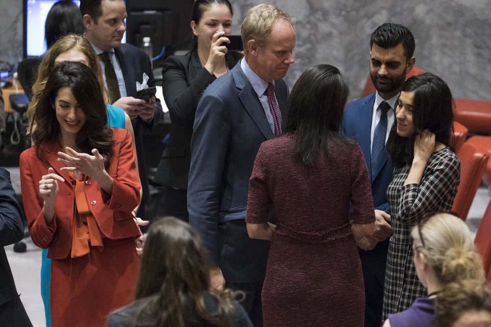 Η Αμάλ Αλαμουντίν με μια Γιαζίντι στον ΟΗΕ -Η απόφαση που σκόρπισε χαμόγελα [εικόνες] | iefimerida.gr 1