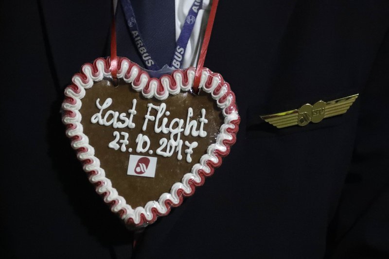 Σε δημοπρασία αντικείμενα της πτωχευμένης Air Berlin -Από καθίσματα μέχρι σοκολατάκια | iefimerida.gr 2