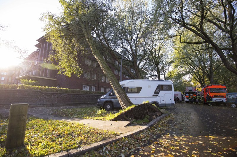 Η καταιγίδα Eleanor σαρώνει την Ευρώπη -4 νεκροί, δεκάδες τραυματίες [εικόνες & βίντεο]  | iefimerida.gr 1