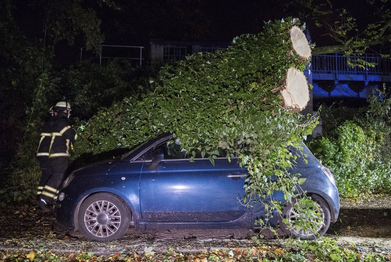 Η καταιγίδα Eleanor σαρώνει την Ευρώπη -4 νεκροί, δεκάδες τραυματίες [εικόνες & βίντεο]  | iefimerida.gr 2