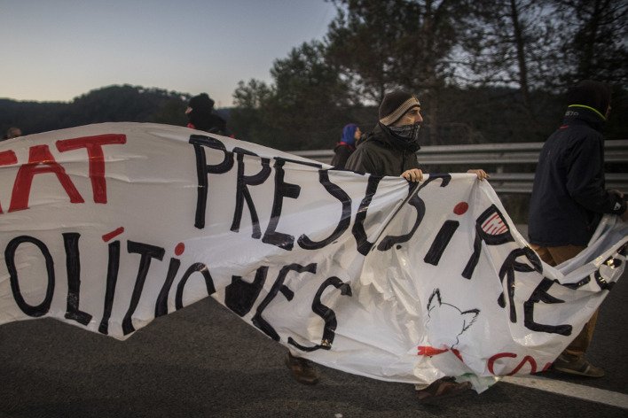 Ασφυξία από την απεργία στην Καταλονία -Αποκλεισμένοι δρόμοι, χωρίς τρένα [εικόνες]  | iefimerida.gr 2