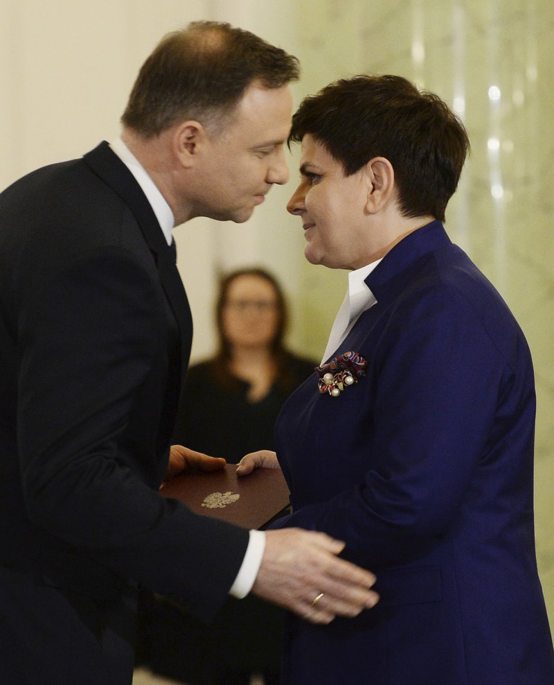 Πολωνία: Ορκίστηκε νέος πρωθυπουργός ο υπουργός Οικονομικών Ματέους Μοραβιέτσκι [εικόνες] | iefimerida.gr 0