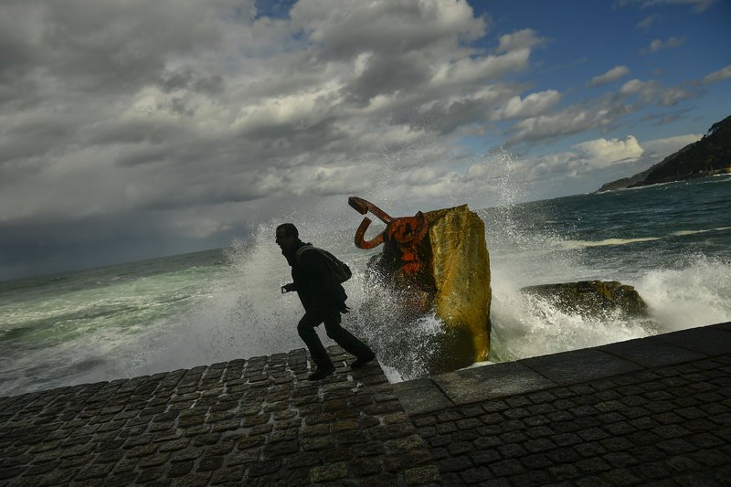 Η καταιγίδα Eleanor σαρώνει την Ευρώπη -4 νεκροί, δεκάδες τραυματίες [εικόνες & βίντεο]  | iefimerida.gr 0