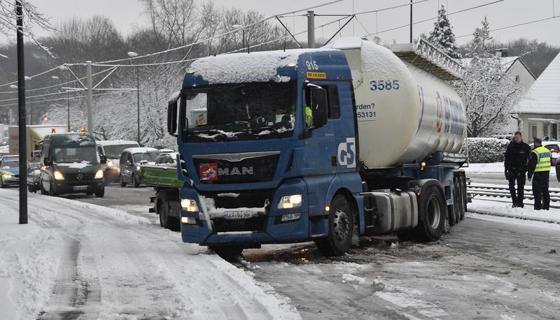 Στην κατάψυξη η Ευρώπη -Ακυρώθηκαν πτήσεις, έκλεισαν σχολεία, διακοπές ρεύματος [εικόνες] | iefimerida.gr 3