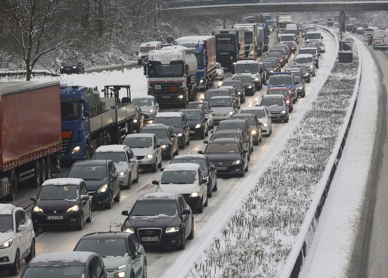 Στην κατάψυξη η Ευρώπη -Ακυρώθηκαν πτήσεις, έκλεισαν σχολεία, διακοπές ρεύματος [εικόνες] | iefimerida.gr 1