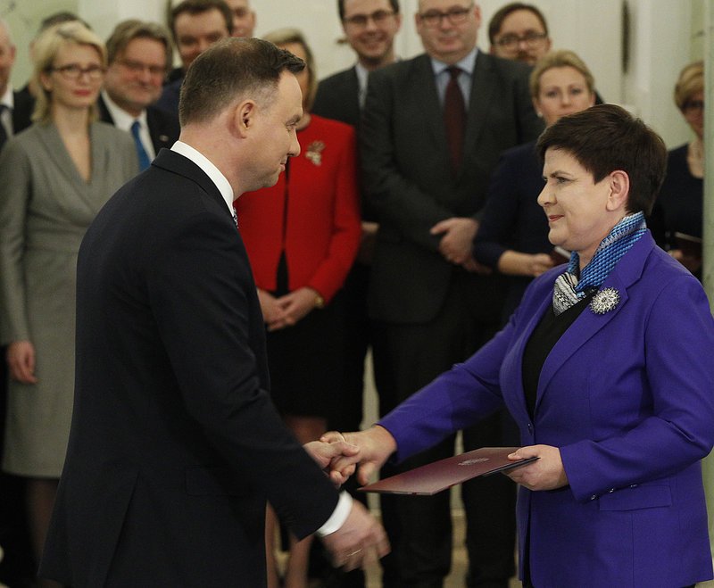 Πολωνία: Ορκίστηκε νέος πρωθυπουργός ο υπουργός Οικονομικών Ματέους Μοραβιέτσκι [εικόνες] | iefimerida.gr 5