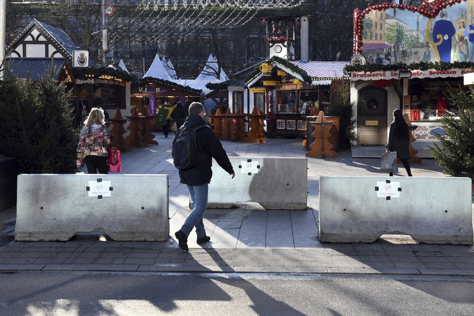 Ενας χρόνος από την επίθεση στο Βερολίνο -Τσιμεντένια οδοφράγματα στην αγορά [εικόνες] | iefimerida.gr 0