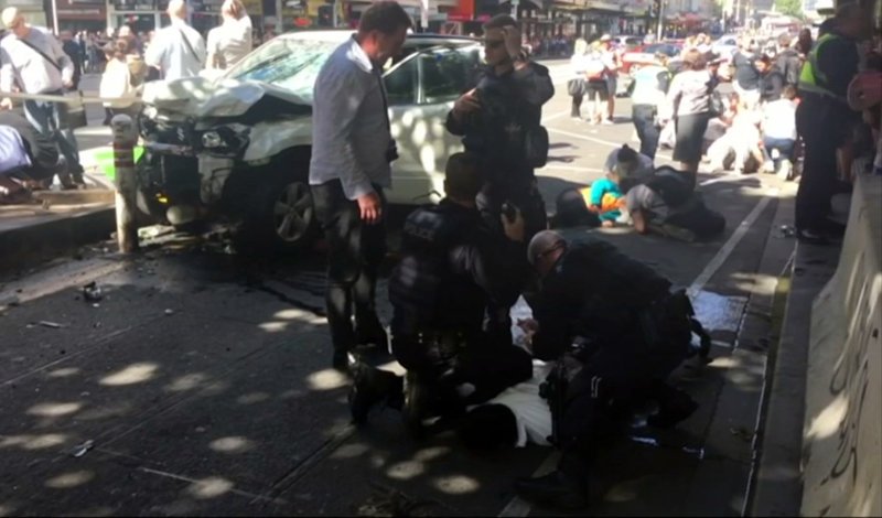 «Άκουγα φωνές», είπε στην αστυνομία ο οδηγός που έσπειρε τον τρόμο στη Μελβούρνη [βίντεο]  | iefimerida.gr 1