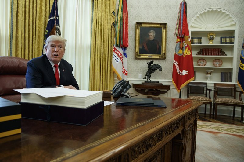 Ο Τραμπ επικύρωσε τον νόμο για τη φορολογική μεταρρύθμιση: Tήρησα την υπόσχεσή μου [εικόνες]  | iefimerida.gr 2