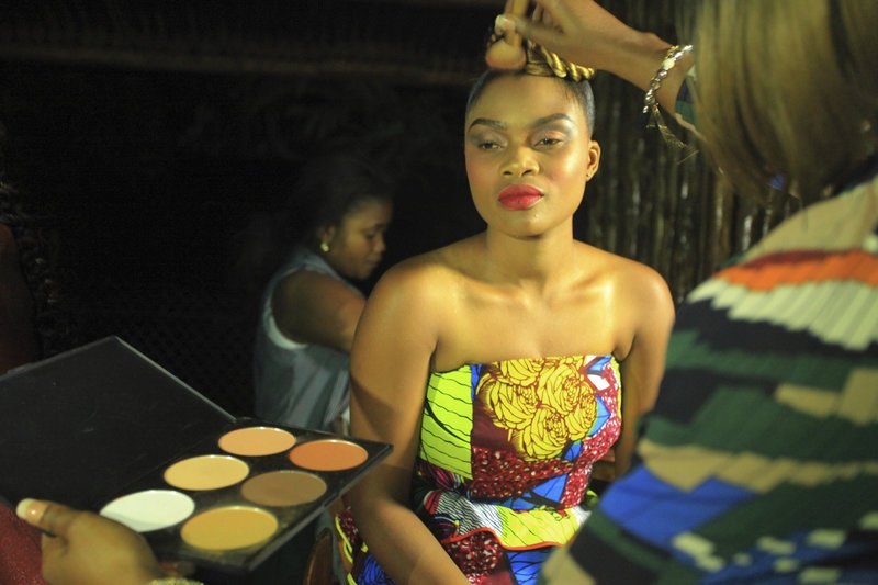 Η πρώτη επίδειξη μόδας στο Κονγκό -Εκεί που σφυροκοπούν οι αντάρτες [εικόνες] | iefimerida.gr 1