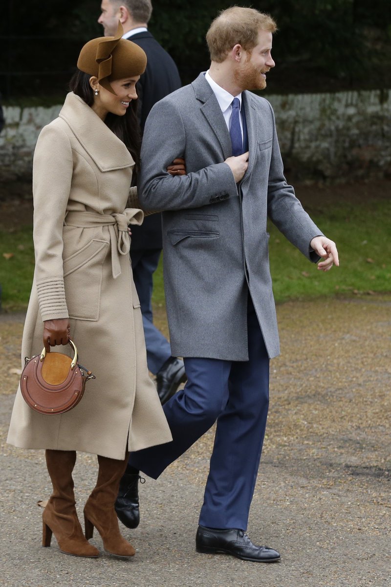 Μέγκαν Μαρκλ και Κέιτ Μίντλετον μαζί στη χριστουγεννιάτικη λειτουργία [εικόνες] | iefimerida.gr 10