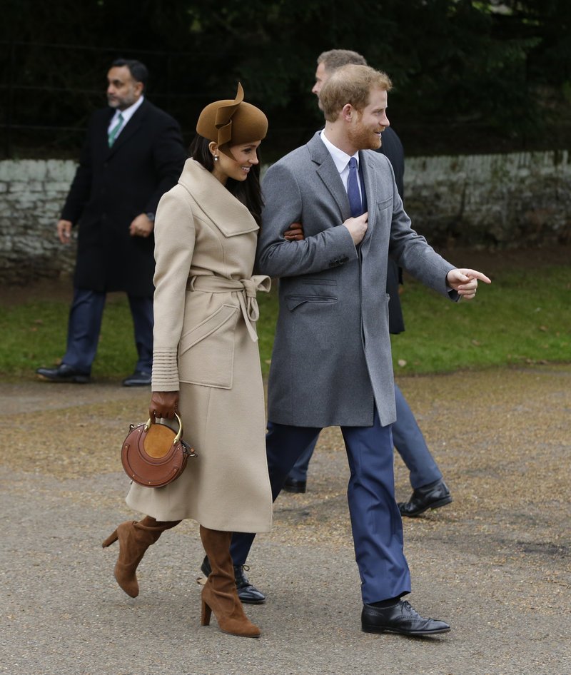 Μέγκαν Μαρκλ και Κέιτ Μίντλετον μαζί στη χριστουγεννιάτικη λειτουργία [εικόνες] | iefimerida.gr 12