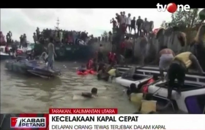 Ινδονησία: Τραγωδία με 8 νεκρούς σε ναυάγιο [εικόνες] | iefimerida.gr 1