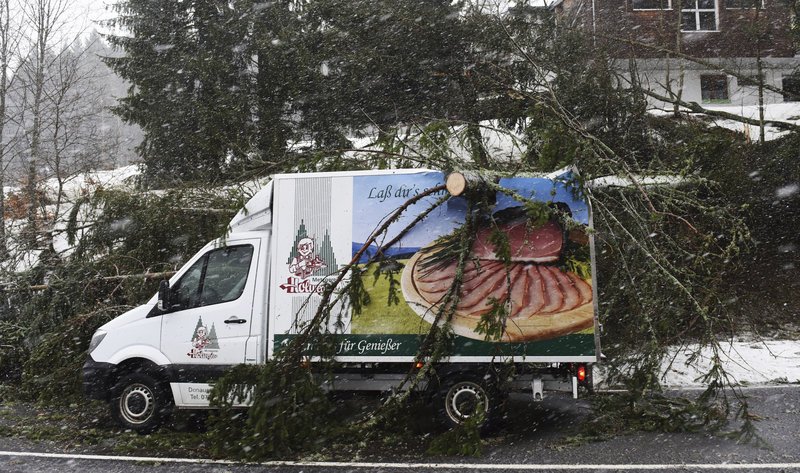 Η καταιγίδα Eleanor σαρώνει την Ευρώπη -4 νεκροί, δεκάδες τραυματίες [εικόνες & βίντεο]  | iefimerida.gr 5